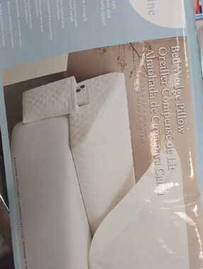 Bed Wedge Pillow - White Quilted Bed Wedge Pillow